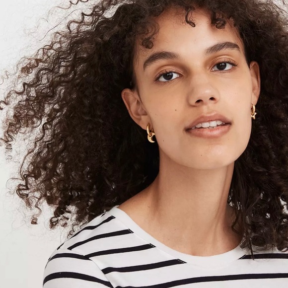 🆕 Madewell Gold Tone Chunky ⭐️ Star and Moon Huggie Hoop Earrings NWT New! - Picture 2 of 4